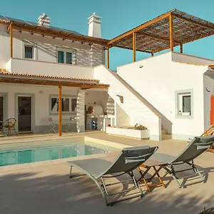Birds Of Paradise - Boutique Surf Lodge